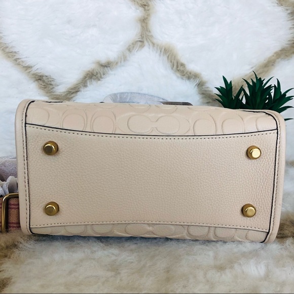 100% Authentic Brand New Coach Field Tote 22 C4829 In Signature Leather, Ivory - Picture 7 of 15